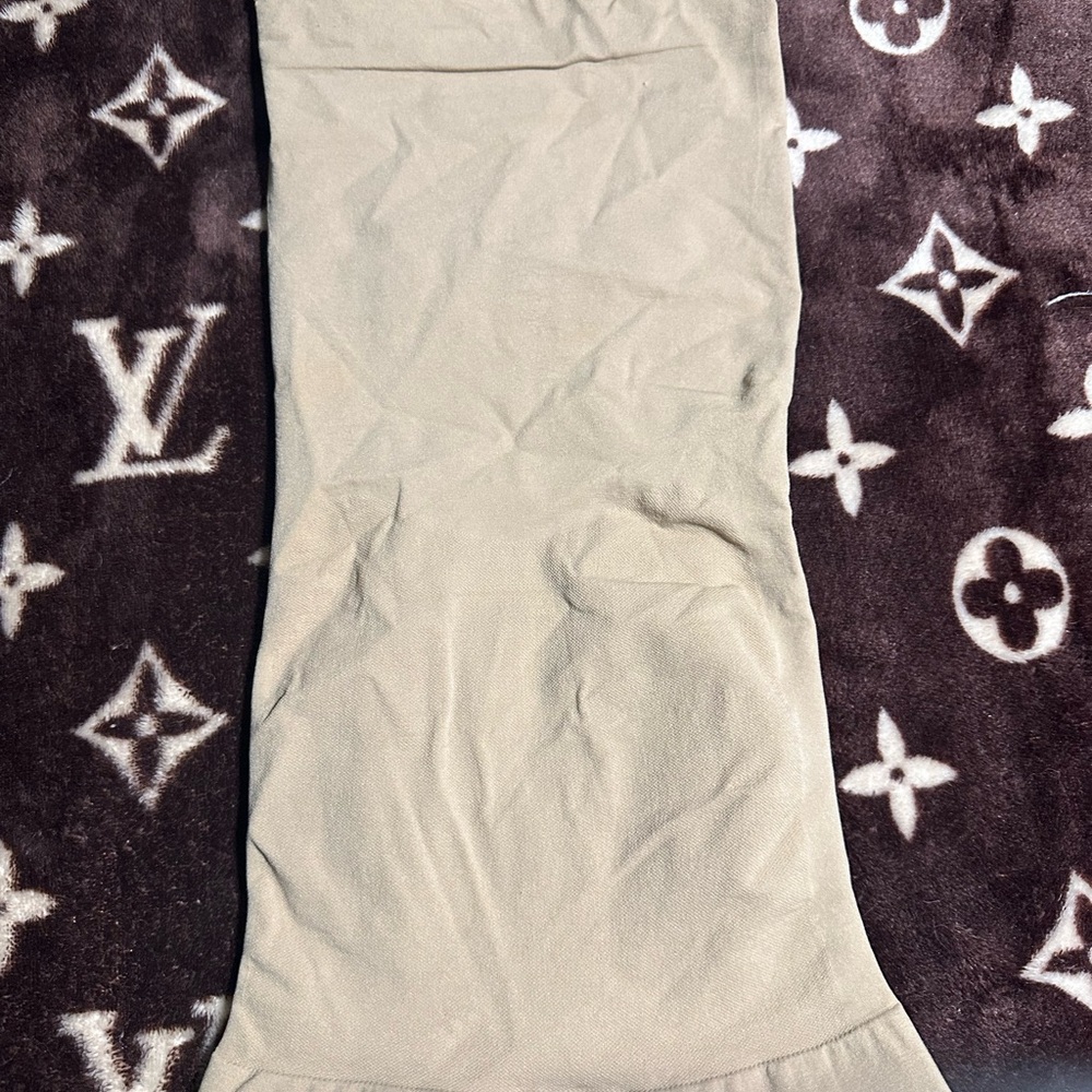 Body wrap smoothing strapless slip